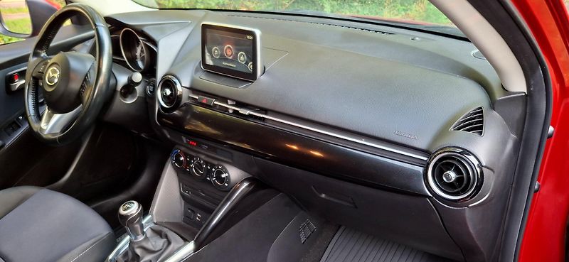 Mazda 2 1.5 66 KW výbava - fotka 25 z 41