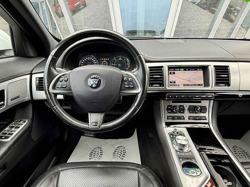 Jaguar XF 3,0 V6 Sportbrake REZERVACE - fotka 29 z 37