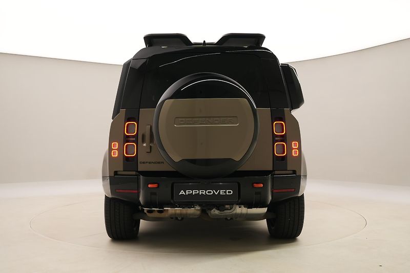 Land Rover Defender 110 D300 X-DYNAMIC AWD AUT CZ - fotka 11 z 49