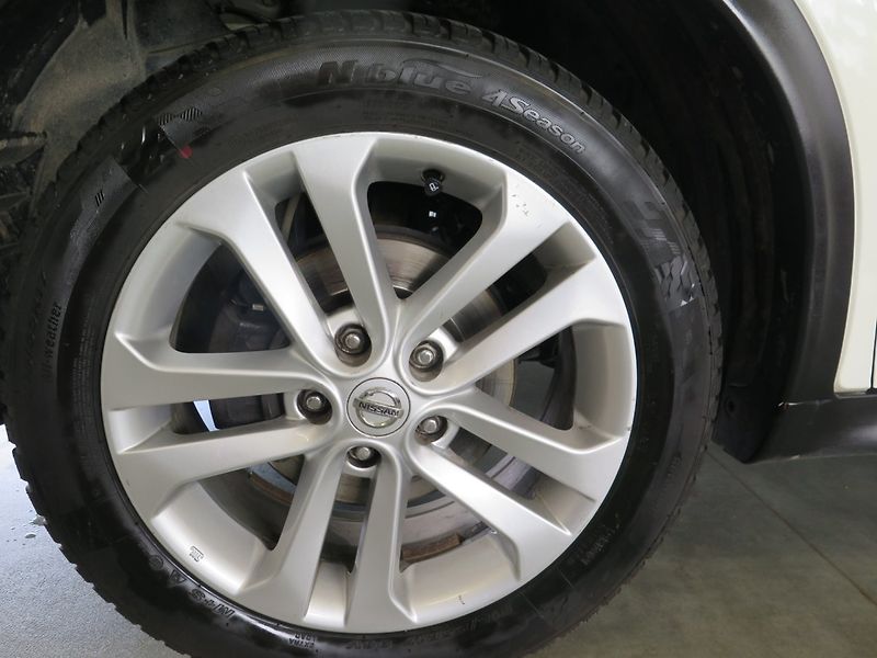 Nissan Juke (2012) 1.6i,klima,navi,keyless,kamera - fotka 21 z 27