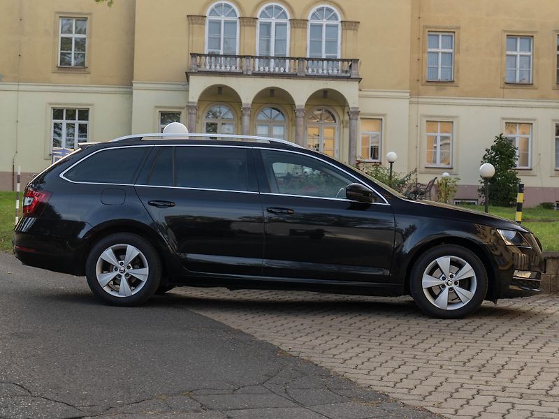 Škoda Octavia 1.4 TSI 110 kW DSG Tažné CarPl - fotka 5 z 34