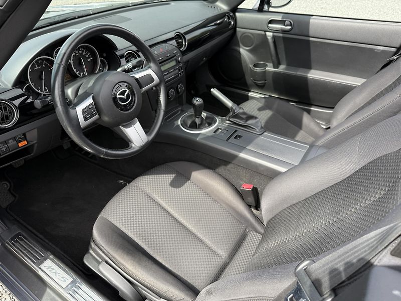 Mazda MX-5 1.8  93kW Roadster 123tkm - fotka 15 z 15