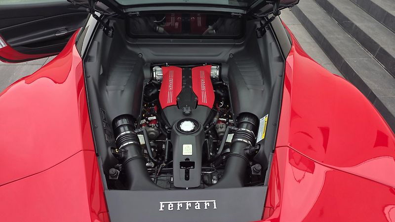 Ferrari 488 (2016) jako nové plný servis ZÁRUKA - fotka 15 z 16