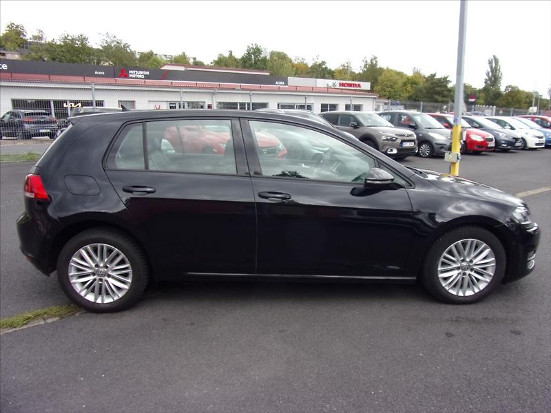 Volkswagen Golf 1,4 TSI Highline Webasto 103kW - fotka 2 z 31