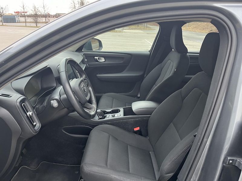Volvo XC40 D3 Automat ČR 1.majitel - fotka 29 z 45
