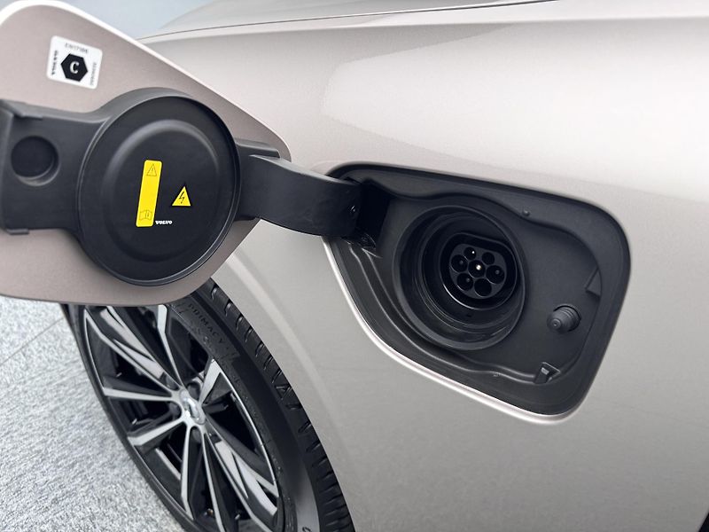 Volvo V60 (2026) T6 AWD Plug-in DARK PLUS - fotka 22 z 25