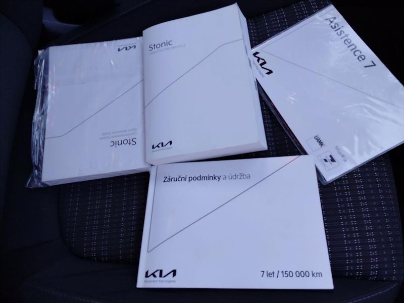 Kia Stonic 1,0   1.0 T-GDI Exclusive - fotka 21 z 22