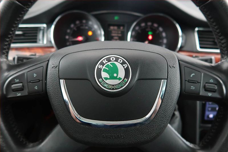 Škoda Superb (2012) 2.0 TDI, Automat, Tempomat - fotka 16 z 23