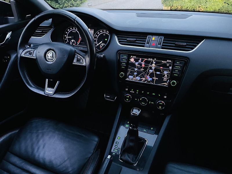 Škoda Octavia 2.0TDI VRS AUTOMAT SENZORY LED - fotka 22 z 45
