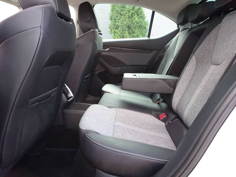 Škoda Octavia (2024) 1,5TSi M-Hev/110kW Top Selecti - fotka 15 z 27