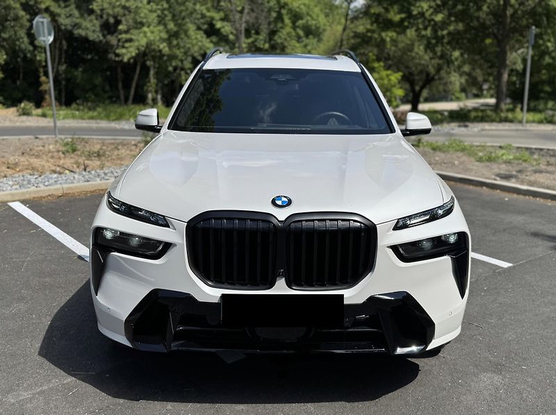 BMW X7 40d xDrive Msport PRO | max  - fotka 2 z 38