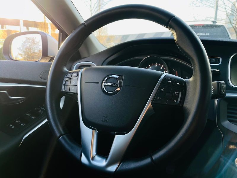 Volvo V40 2.0i MANUÁL KAMERA SERVISKA - fotka 25 z 45