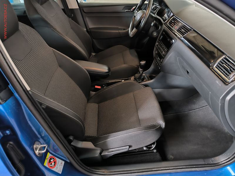 Škoda Rapid (2014) 1.6 TDi, Elegance, xenon - fotka 12 z 16