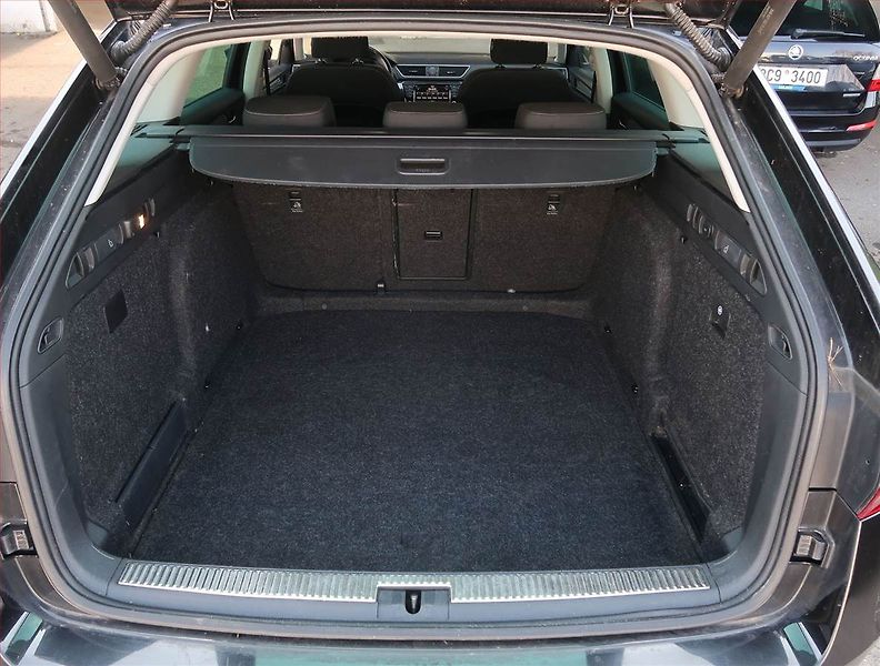 Škoda Superb (2015) Style Plus 1.6 TDI, Automat - fotka 14 z 16