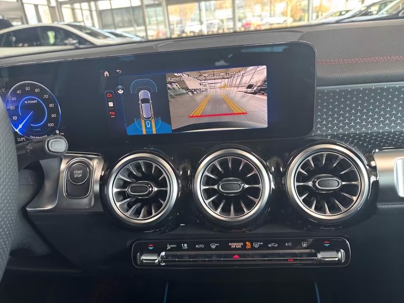 Mercedes-Benz EQB 350 4M AMG Pano LED Distronic - fotka 12 z 18