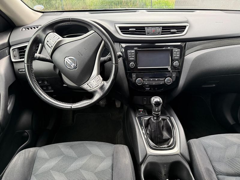 Nissan X-Trail (2015) 1,6 4WD - fotka 15 z 18