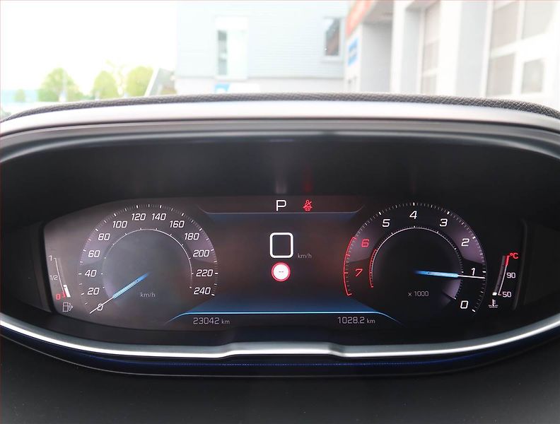 Peugeot 3008 (2022) 1.2 PureTech - fotka 11 z 17