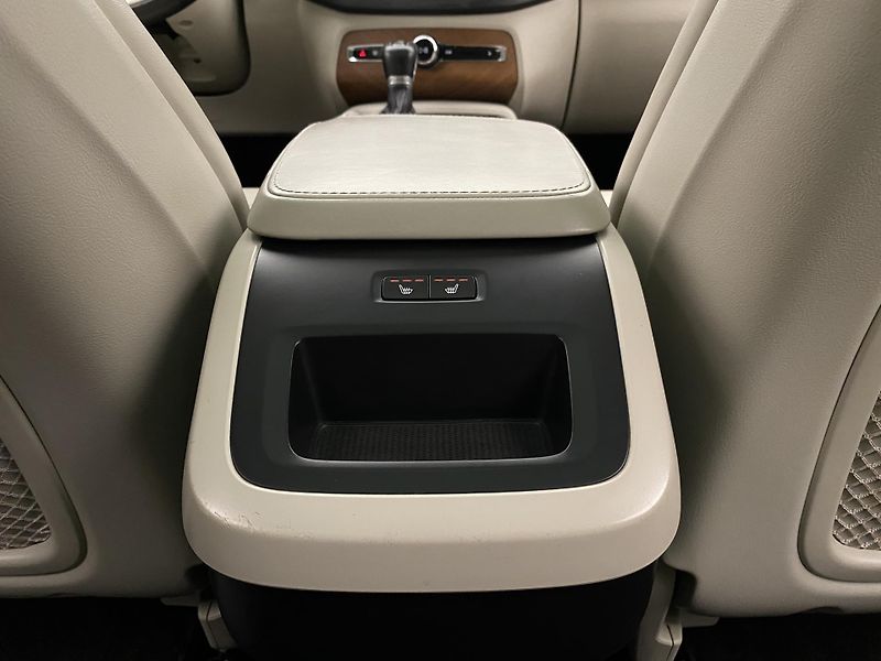 Volvo XC90 D5 AWD INSCRIPTION REZERVACE - fotka 32 z 54