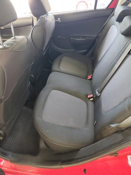 Hyundai i20 (2012) 1.2i 62kW, Klima - fotka 8 z 16