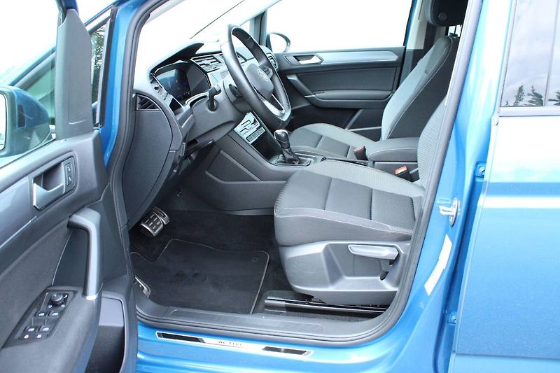 Volkswagen Touran (2022) 2.0 TDI 110kW DSG tažné LED - fotka 25 z 35