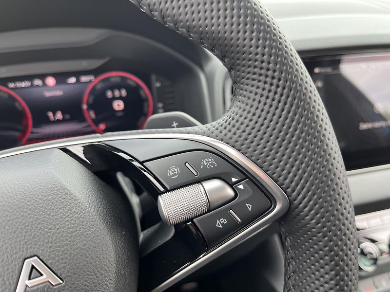 Škoda Karoq SPORTLINE 1.5 A7F 110kW - fotka 14 z 24