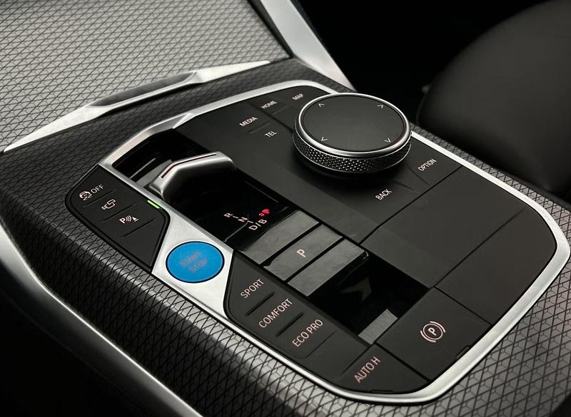 BMW i4 M50 xDrive GC 360kam Tažné LED - fotka 31 z 35