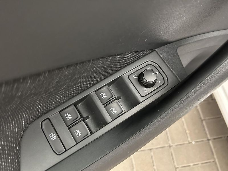 Škoda Scala 1.0 TGI Style - fotka 7 z 25