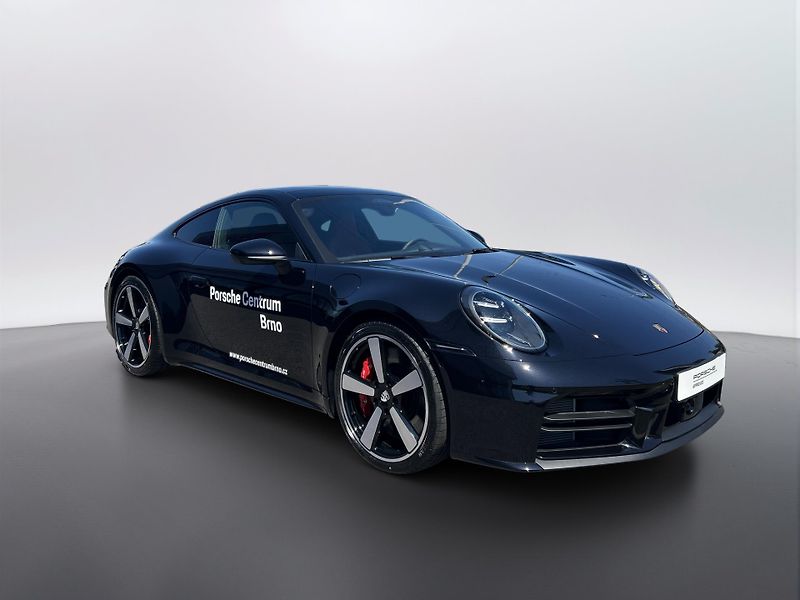 Porsche 911 (2026) Carrera 4S - fotka 7 z 30