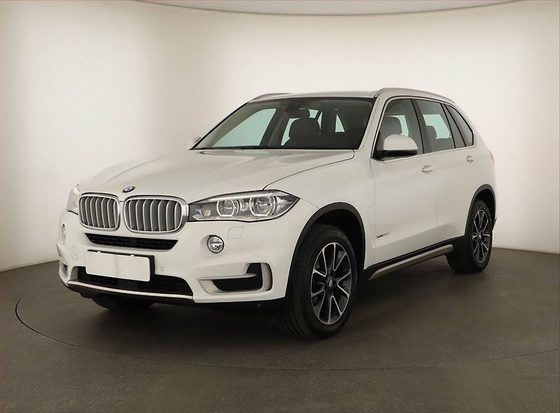 BMW X5 (2015) xDrive30d - fotka 2 z 21