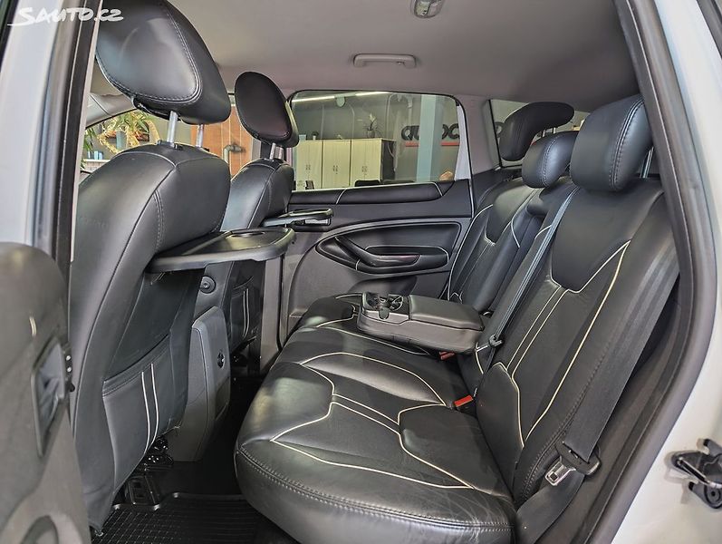 Ford Kuga 2.0 TDCi 103kW INDIVIDUAL, PDC - fotka 11 z 24