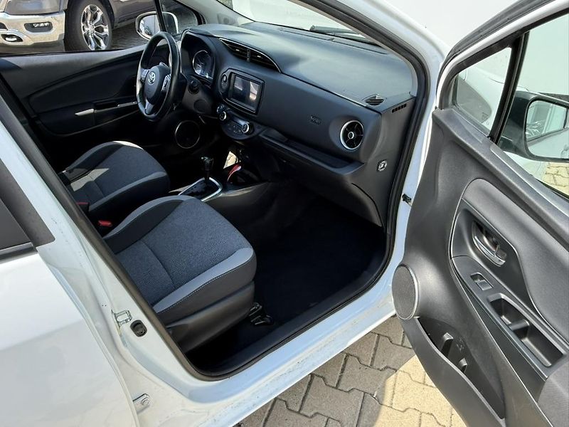 Toyota Yaris (2019) 1.5 Hybrid  - fotka 15 z 18