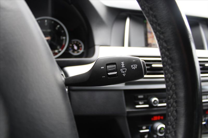 BMW Řada 5 530d xDrive NAVI SERVIS.KN. ČR - fotka 17 z 26