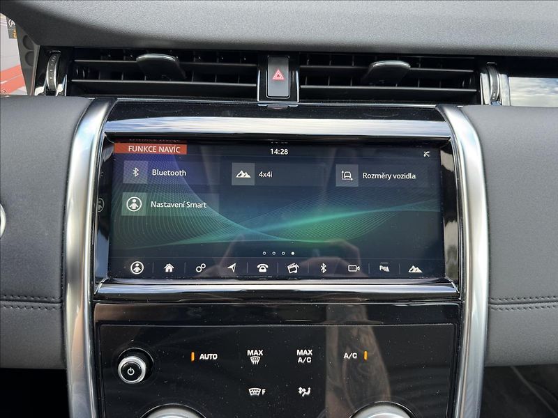 Land Rover Discovery Sport 2,0 D150 SE 4WD AT DPH - fotka 19 z 27