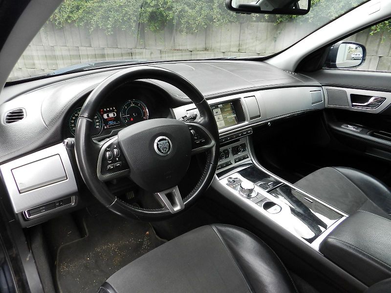 Jaguar XF 3.0d V6 177 kW NEPOJÍZDNÉ - fotka 8 z 14