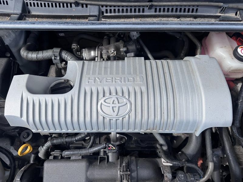 Toyota Yaris (2016) HYBRID 1,5 54 KW STK AUTOMAT - fotka 36 z 36