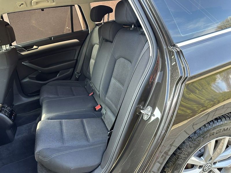 Volkswagen Passat 2.0 TDi 110kW - fotka 17 z 24