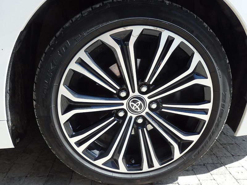 Toyota Corolla 1.8i HYBRID + LPG - fotka 22 z 35