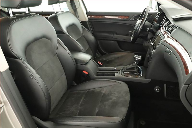 Škoda Superb (2011) Elegance 3.6 FSI V6, 4X4 - fotka 17 z 19