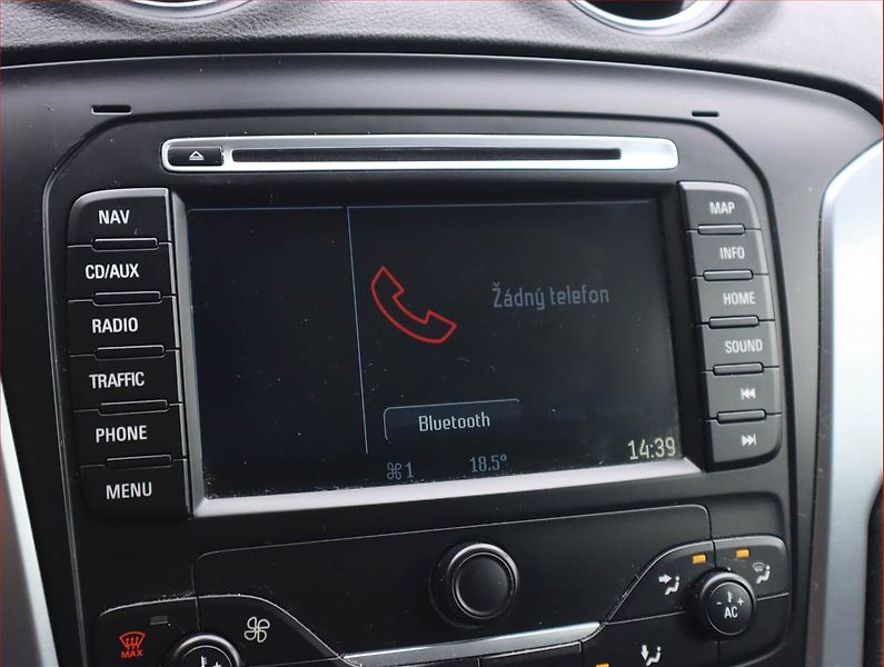 Ford Mondeo (2012) Trend 2.0 TDCi, Navi, Xenony - fotka 18 z 19