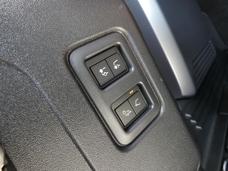 Land Rover Defender 110 4,4 OCTA P635 - fotka 40 z 46