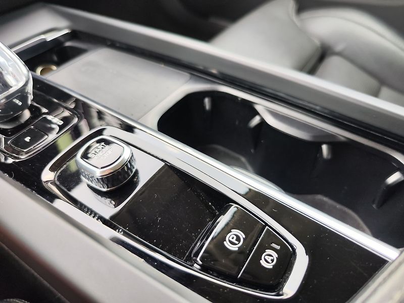Volvo V60 B4/145kW AWD Auto Plus My24 - fotka 27 z 36