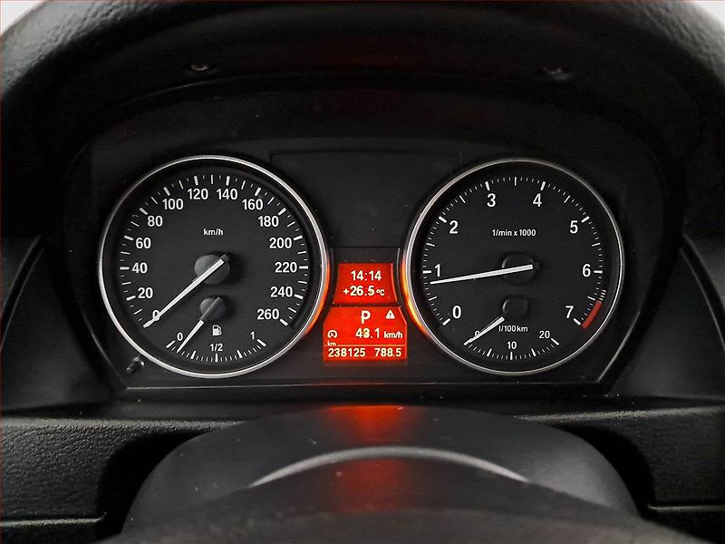 BMW X1 (2012) sDrive20i, Automat, Tempomat - fotka 11 z 16