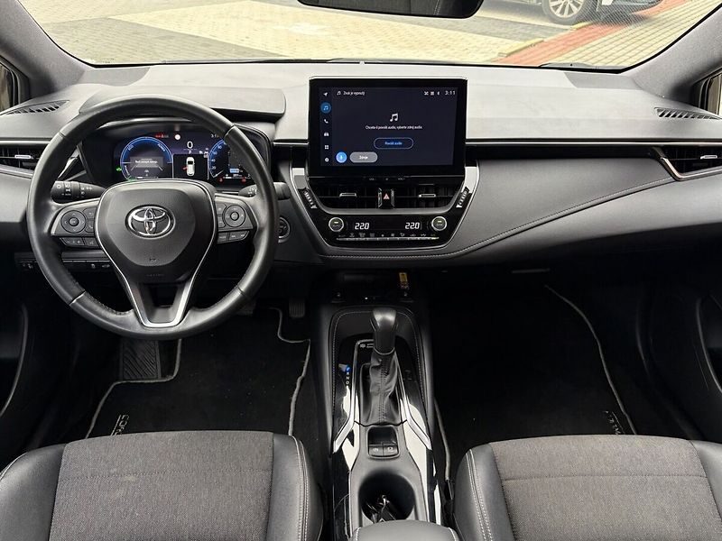 Toyota Corolla 1.8 Hybrid Style - fotka 15 z 19