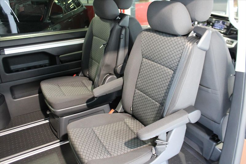 Volkswagen Multivan TDi Trendline DSG Tažné/Fullse - fotka 21 z 28