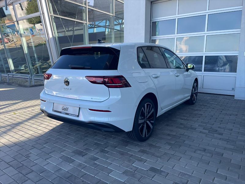 Volkswagen Golf (2025) 1,5 TSI eHybrid 150 kW 6DSG  P - fotka 5 z 21
