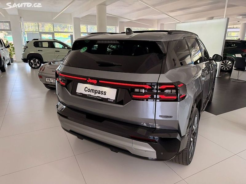 Jeep Compass (2026) Summit e-Hybrid Plug-in 225k e - fotka 5 z 20