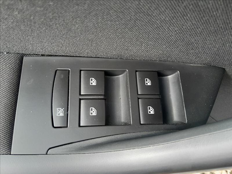Opel Astra 1,6 TDCI 100kW SPORTS TOURER - fotka 19 z 51