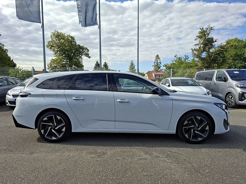 Peugeot 308 SW ALLURE 1,2 PT EAT8 - fotka 4 z 27