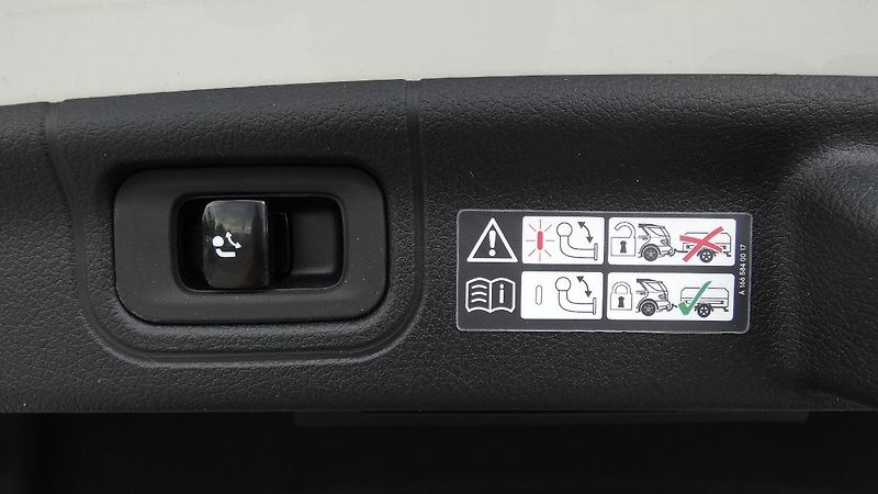Mercedes-Benz Třídy C Sedan 300 4MATIC - fotka 20 z 23