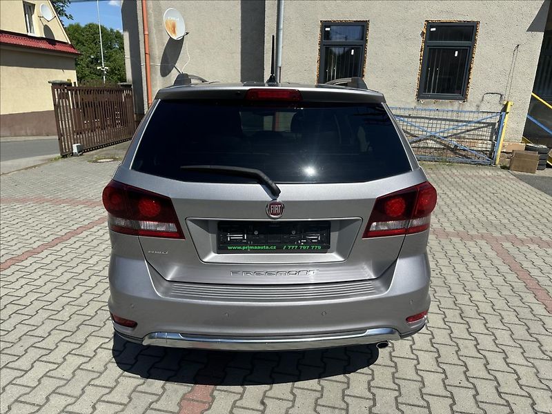 Fiat Freemont 2,0 CROSS 4x4 AUTOMAT - fotka 4 z 32
